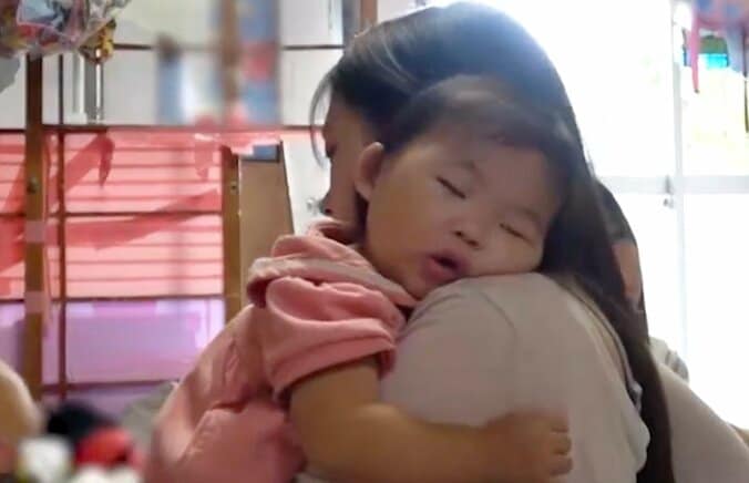【写真・画像】「小6から育児」“1男8女シンママ大家族”母を支え、きょうだいを育てる15歳長女に絶賛の声「お母さんが2人いる」　1枚目