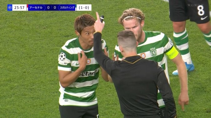 守田英正、“微妙な判定”で主審に詰め寄り抗議　「今のはいってたよな」「可哀想」秀逸な守備で存在感、判定に同情も 3枚目