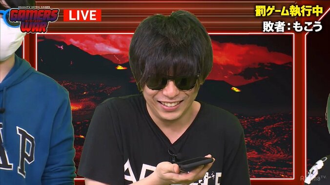 プロゲーマー「もこう」、謎のマスクマンから“オヤジ狩り”に遭う 1枚目