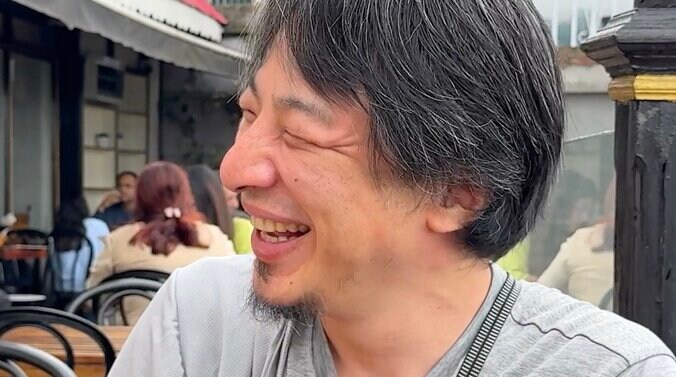 【写真・画像】ひろゆき、寝相の悪さを妻から指摘「意外と一緒に寝てんのね」「かわいい」夫婦の関係性にファンほっこり　1枚目