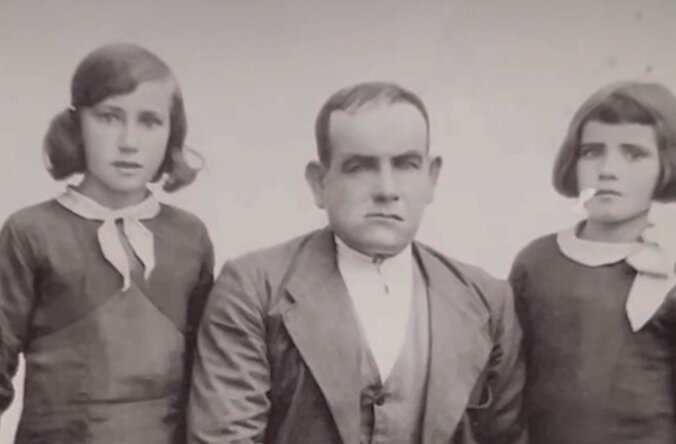 【写真・画像】生後8カ月の時母が他界…バツ3・5人の子どもの美人シングルマザー、孤独な幼少期を告白　1枚目