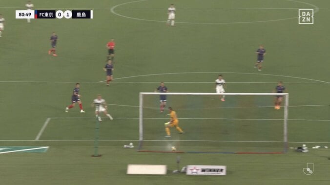 「すごいところ通した」鈴木優磨、どんぴしゃ過ぎる“ワンタッチピンポイントクロス”が話題沸騰「脱帽だわ」「なんでもやれるんやな」超絶コントロールパスで決勝点アシストの瞬間 3枚目