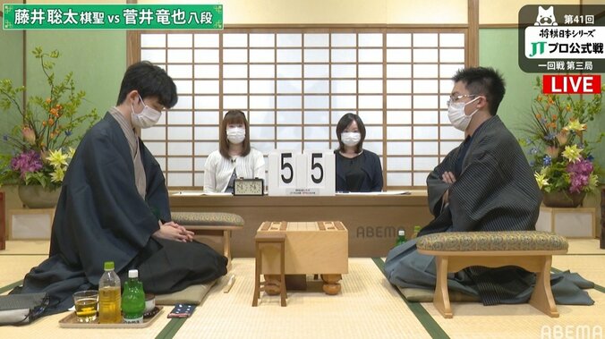 藤井聡太棋聖、タイトル獲得後初対局 強敵・菅井竜也八段と対局開始／将棋・JT杯 1枚目