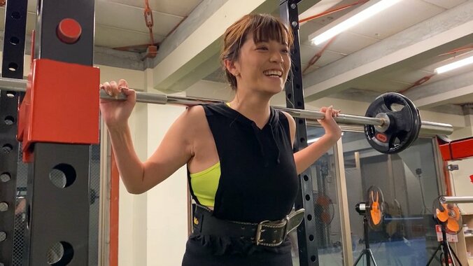 三谷紬アナ「本気で10キロ痩せます!」、1年目・下村彩里アナが同期の斎藤ちはるアナと禁断の“乃木坂コラボダンス” 4枚目