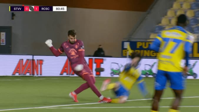 「度を超えた…」日本代表FWの“危険タックル”を現地メディアが批判！「GKを負傷させそうになる」「焦りすぎた」後藤啓介に警告 3枚目