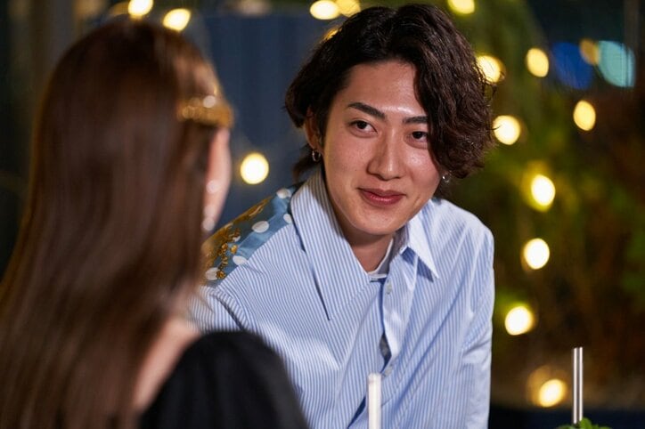 フェロモンがスゴい！恋愛体質の32歳美女、一目惚れのハイスペ男子にグイグイ「え～タイプです」