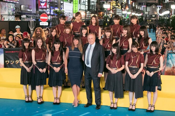 乃木坂46・西野七瀬、歌舞伎町で突然のアカペラ&ダンスに「恥ずかしい」と照れ笑い