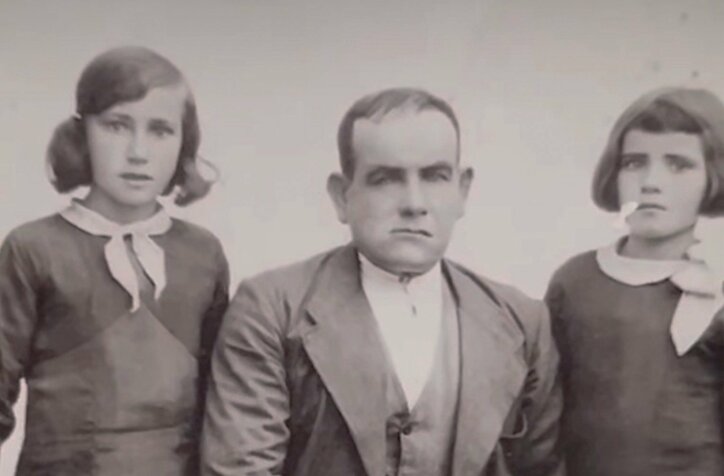 【写真・画像】生後8カ月の時母が他界…バツ3・5人の子どもの美人シングルマザー、孤独な幼少期を告白　1枚目