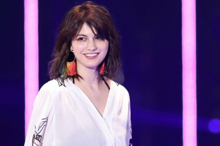 マギーのウェディングドレス姿にファンうっとり「透明感すごい」「美しすぎる」