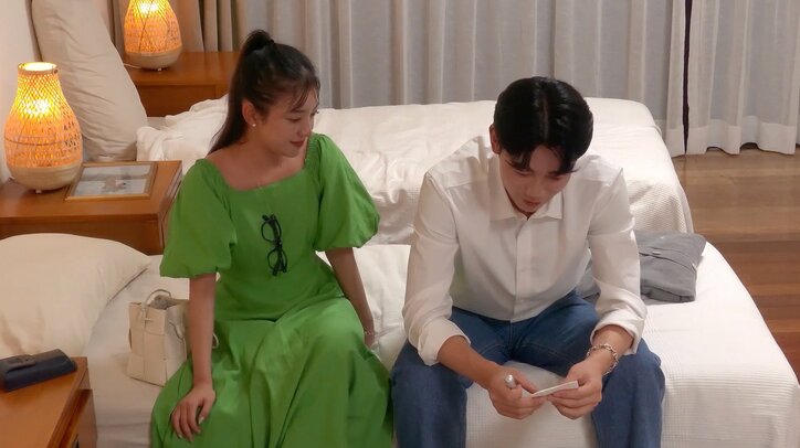 【写真・画像】【#7】指原莉乃絶賛の美女のベッドでの膝乗りキスに、見取り図ら大興奮「これやってしまうって!」 2枚目