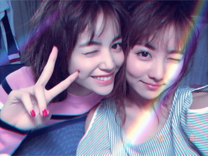 石川恋、ハマリ中の“虹フィルター”自撮り写真に反響 E-girls楓との2ショットも披露