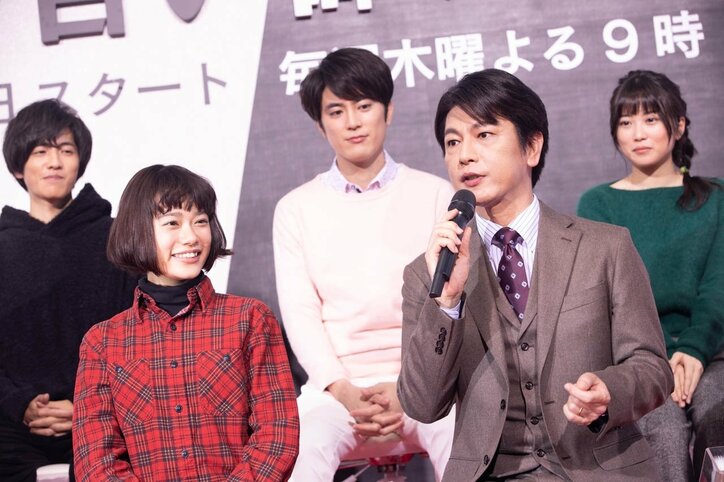 間宮祥太朗、会見で噛んだ志尊淳をなでなで「大丈夫か？怖くないよ」