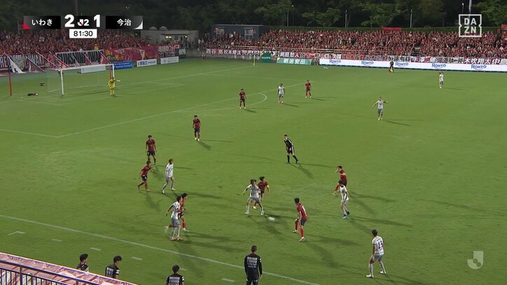 【映像】超絶ボールキープ&針穴パス