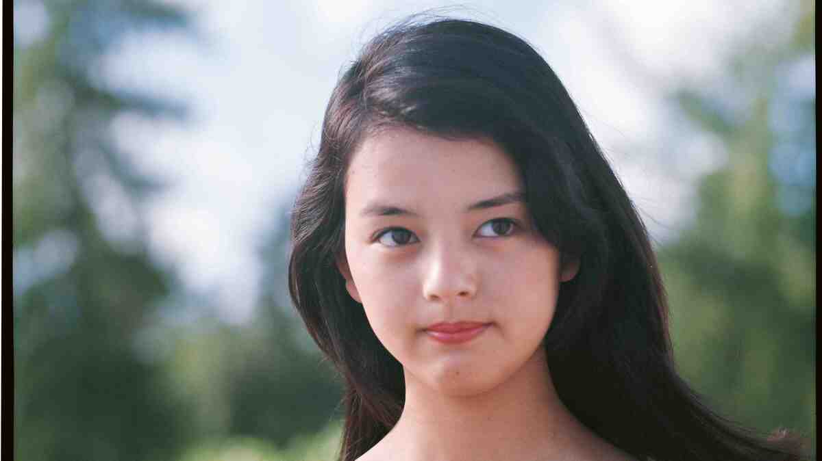 芸能生活50周年記念 岡田奈々、最後の写真集BOXを緊急発売 本人秘蔵