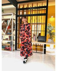 佐々木希、華やか模様のワンピース姿を披露 「日本の宝です」「超絶カワイイ～」と称賛の声