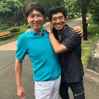 石橋貴明、高嶋政宏との肩組み2ショットに反響「素敵な笑顔」「たかさんサービスショット」