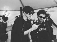 松田翔太、山田孝之とのフェスコーデ披露　成田凌やマギーもフジロック満喫