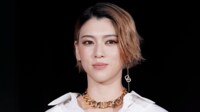 【映像】三吉彩花 、身長172cmのスタイル際立つ美くびれショット公開