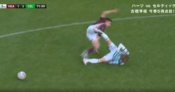 古橋亨梧、粘着守備にブチギレ！感情むき出しで蹴り上げる“報復キック”も審判お咎めなしでサポーターの不満爆発！スタジアム中から大ブーイングの瞬間