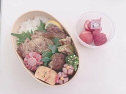 辻希美、次女・夢空ちゃんを“おんぶ”しながら作った弁当を公開