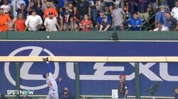 鈴木誠也の同僚がスーパージャンプでホームラン性の打球をキャッチ 実況も「アンビリーバボー！」「サーカスキャッチ」と大興奮 打たれた投手は顔面蒼白からの「ワオ！」