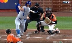 なんだこれは…？ 菅野智之に“打者ドン引き”「この球は打てない」 バットから逃げる“魔球”→“マン振り三振”で黙ってベンチに立ち去る