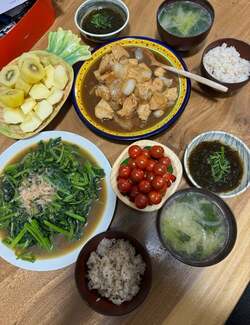  北斗晶『コストコ』で購入した品を使った夕食のメニュー「彩り鮮やかで豪華」の声 