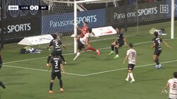 「これでファウルとるんか」プレー外の接触でVAR→ワールドクラスのゴールが取り消しに 微妙なブロックプレーの判定にファンの声は二分「厳し過ぎる」「完全にファウルだろ」