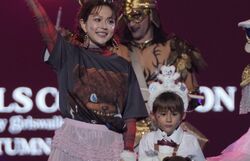 村重杏奈と年齢差17歳のイケメン弟・匠真くんがステージ上で抱擁！仲睦まじい姿に「かわいすぎ！」「まじ匠真しか勝たん」悶絶の声