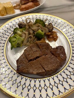 藤あや子、豪華な“おうちごはん”を披露「柔らかくてジューシーで美味しすぎ〜」