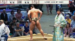「まるで別人」「シュッとしすぎ」長身イケメン力士の“初髷”姿 変貌ぶりにファン衝撃 「イメチェンぶりがすごい」