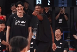 八村塁の“退場ジェスチャー”に爆笑！馬場雄大の“アクシデント”に「アンスポは仕方ない」「なんだこれw」【バスケ日韓戦】
