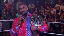 「2対1でも余裕」193センチ“鬼フィジカル”レスラーの無双っぷりが話題…元王者を2人まとめてぶっ飛ばした衝撃プレー