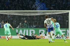 シャルケが最下位転落、ヘルタ・ベルリンに敗れてブンデス5連敗…吉田麻也はフル出場