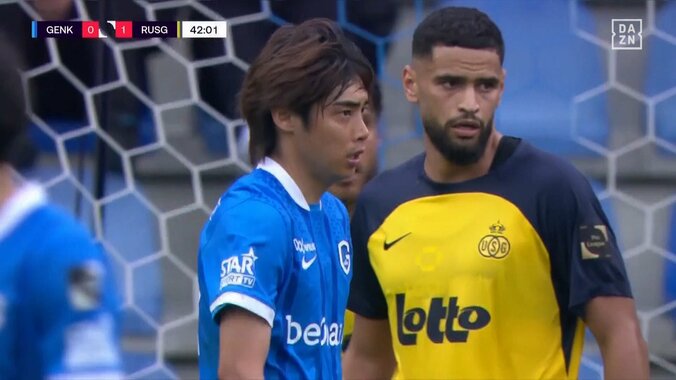 「漫画みたいな抜き方」伊東純也のパーフェクト股抜きカットインに脚光「キレッキレだぞ」「上手すぎて草」 3枚目