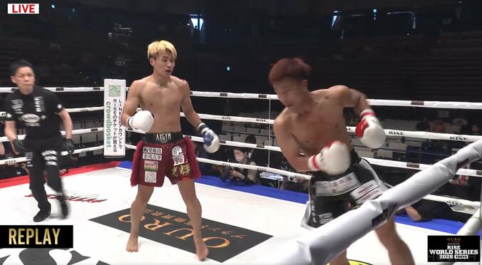 カーフキック、ダメージ回避の“奇策”が裏目 後頭部に右ハイ被弾の衝撃KO  2枚目