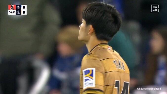 「ウイイレのようなドリブル」「日本のメッシ」久保建英、“ほぼ1人”で相手5人を切り裂いた圧巻突破の瞬間 5枚目