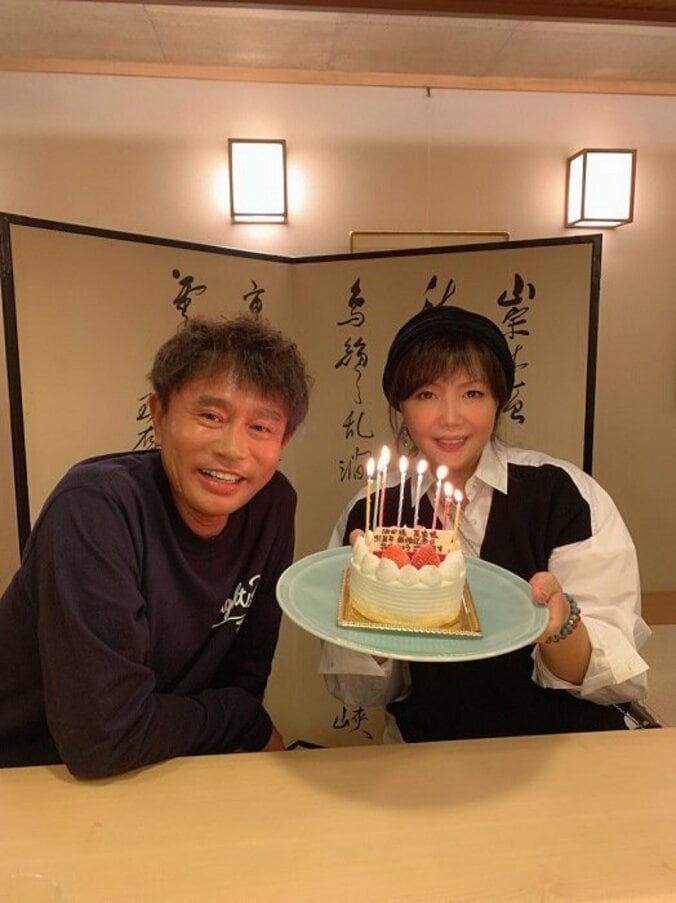 小川菜摘、夫・浜田雅功と31回目の結婚記念日「美味しいお料理を堪能」 1枚目