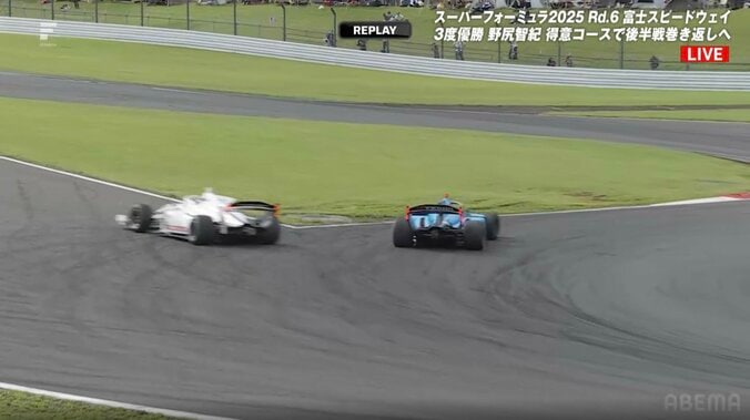 あわや接触で「コースアウト！」 シケイン不通過の“微妙バトル”も「後ろで戻ったからセーフでしょ」「ペナはないかと」の声 2枚目