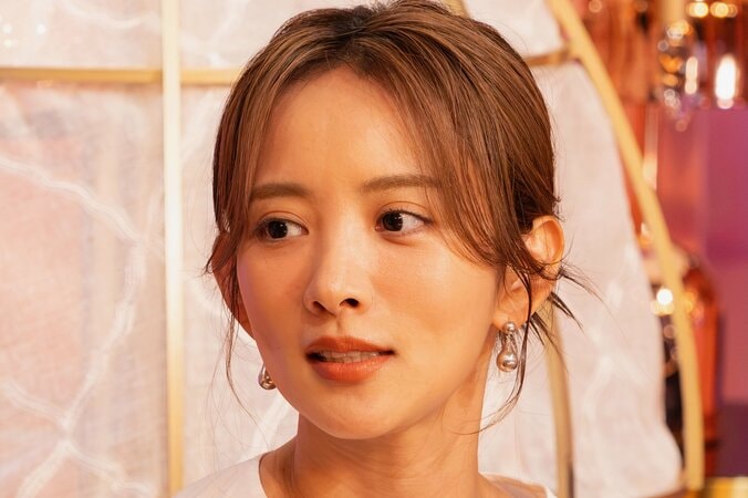 【写真・画像】「レスがきっかけでデビュー」30歳セクシー女優、”レスられ夫”からの反応を明かす 剛力彩芽ら驚き　1枚目