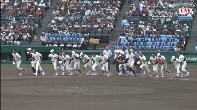 名将の跡を継いだ日大三・三木監督、就任4ヵ月で甲子園初勝利「エースの安田が頑張ってよく投げてくれた」小倉前監督から「頑張れよ」とエール 1枚目