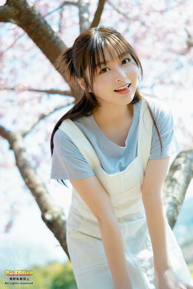 “ミスヤングマガジン”山本杏の“おしゃれピクニック”姿 ヤンマガWeb「ミスマガのアソビバ！」 1枚目