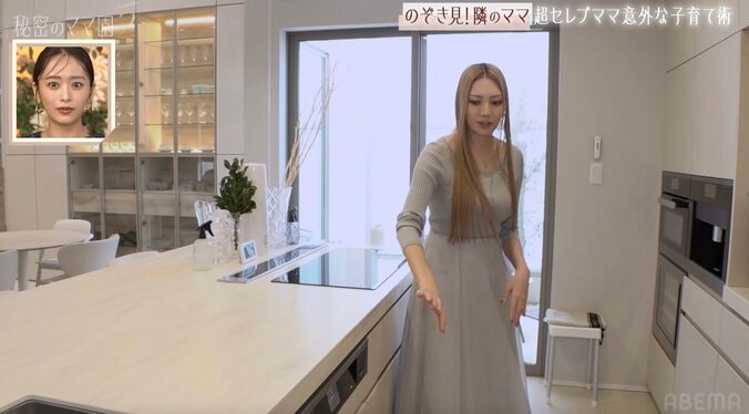 【写真・画像】「リビングだけで46畳」ミス・ワールド準グランプリに輝いた38歳美女の3億5000万円豪邸に衝撃「いい家だね～！」「すごい！」　2枚目