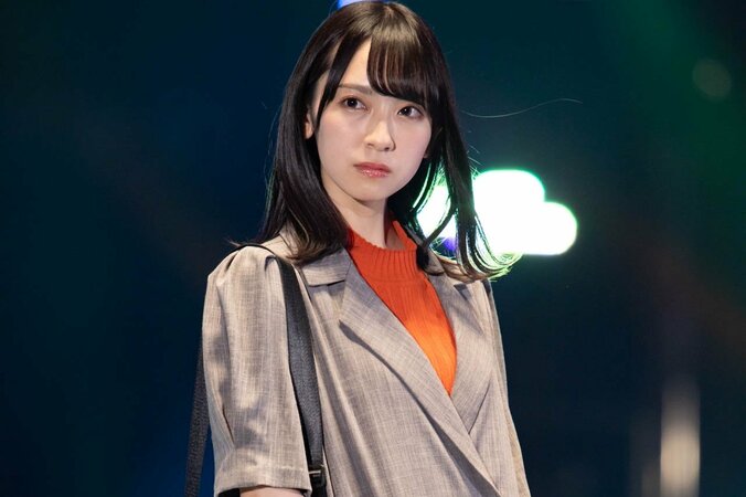 日向坂46が平成最後の『TGC』で3曲ミニライブ、濱岸ひよりが初ランウェイで笑顔を見せる 15枚目