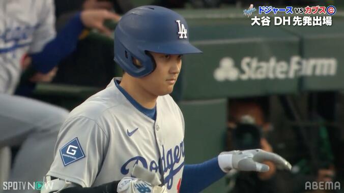 【写真・画像】「ぶらぶら可愛い」大谷翔平、パパ初ヒット後に見せた“あざとポーズ” カメラが捉えた塁上での動きに注目