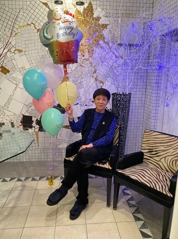 美川憲一、神田うのの自宅で友人の誕生日をお祝い「幸せそうだったわよ～」 1枚目