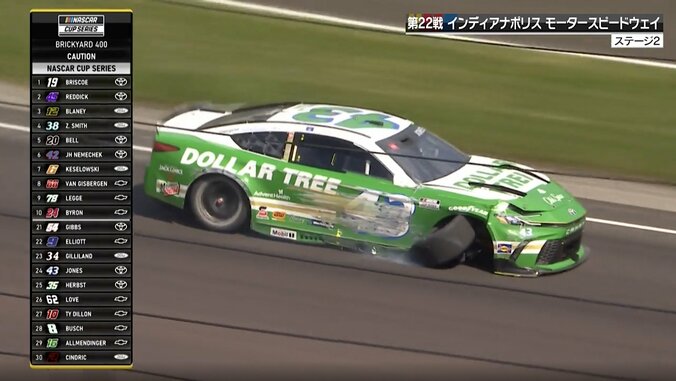 【写真・画像】ナスカーで危機一髪…ピットから“急発進”→あわやチームスタッフを轢きかける「あぶねえ」「ギリギリ！」ファン＆放送席も驚き　1枚目