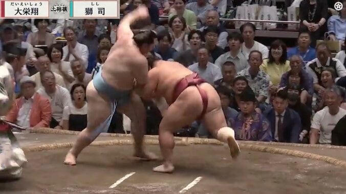 大栄翔をひらりと交わす獅司