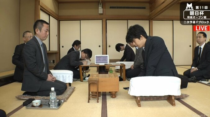 将棋・藤井聡太四段、公式戦でA級棋士初勝利！屋敷伸之九段を下す／朝日杯二次予選 1枚目