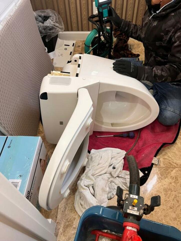  ラミレスの妻、業者を呼んでトイレを修理「本当にどういうことなの」 